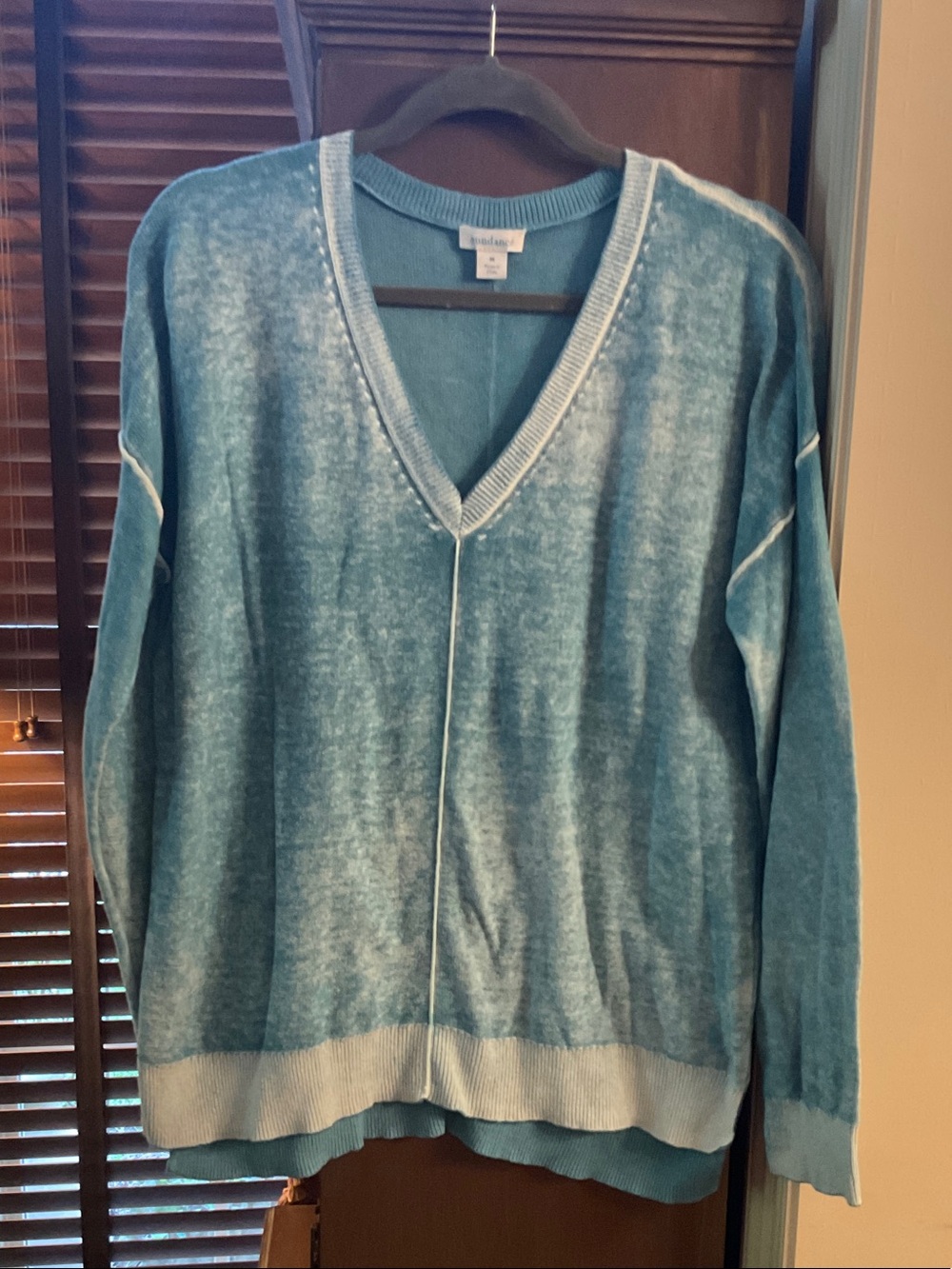 Wonderful Sundance aqua pull over V-neck. mint condition, M. Worn 2x. Like new.